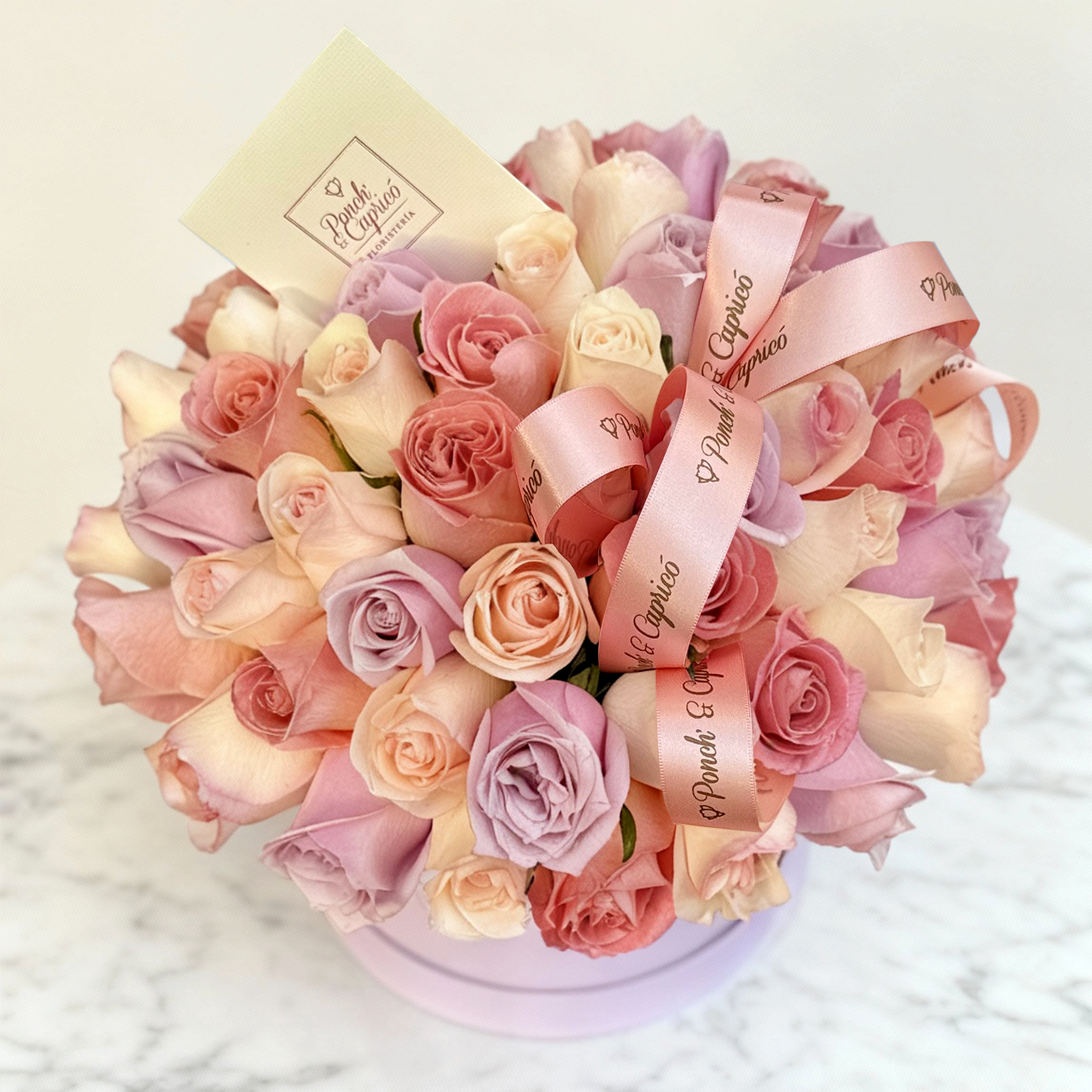 Arreglo floral de 60-80 Rosas en Domo -Mix Lila Rosa-