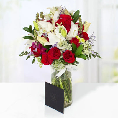 Букет из роз, лилий, цветов бока и матиолы -в вазе- ALA001