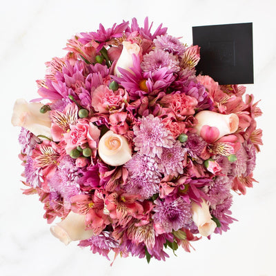 Floral arrangement of roses, margaritas and astromelias -gi002-