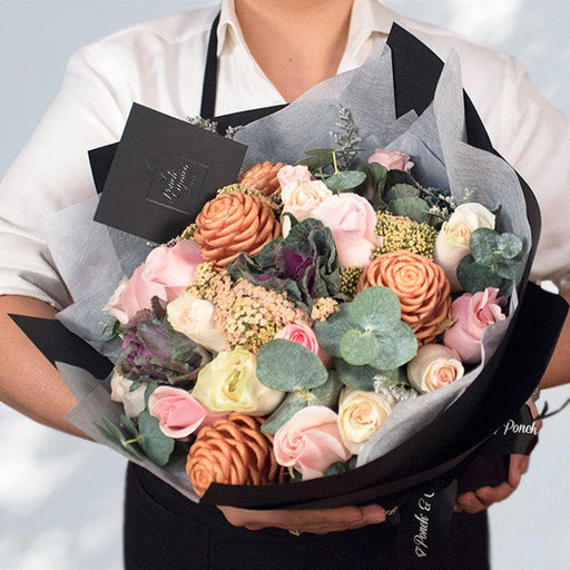 Bouquet Rosas, Aquilea y Maracas. Floreria Ponch y Caprico.