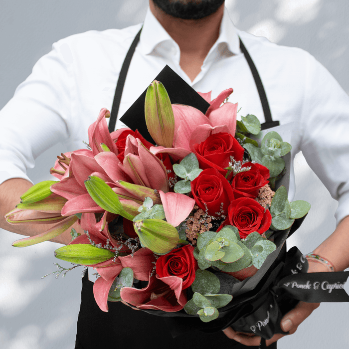 Bouquet de Rosas Rojas, Lillies y Aquilea