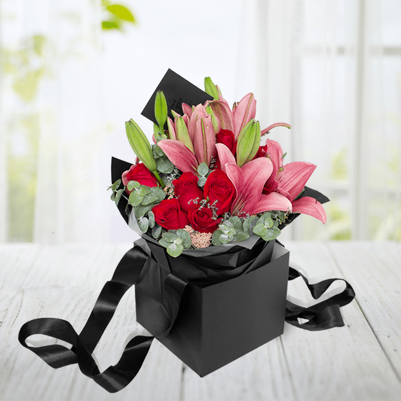 Bouquet de Rosas Rojas, Lillies y Aquilea