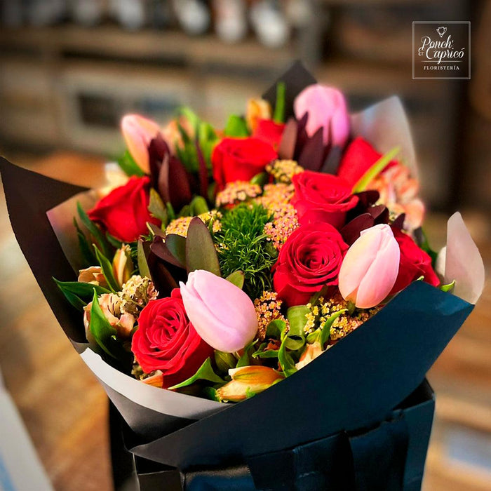 Bouquet de Tulipanes y Rosas Rojas