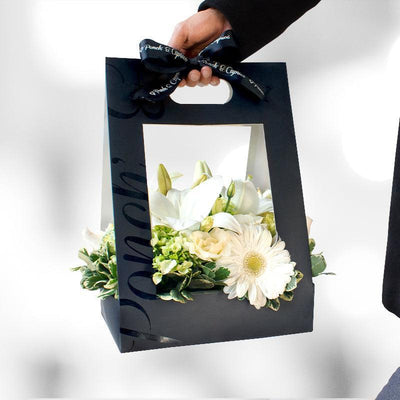 Flowers in Basket Type of Lilis Blancos, Lisianthus, Gerberas y Rosas - PCAN005 -