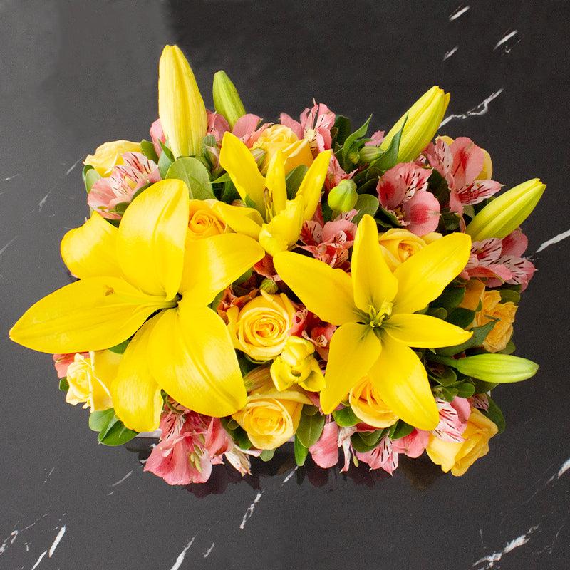 Canasta de Lillies y Rosas Amarillas -PCAN020-Ponch y Caprico Delivery de flores DF CDMX 3