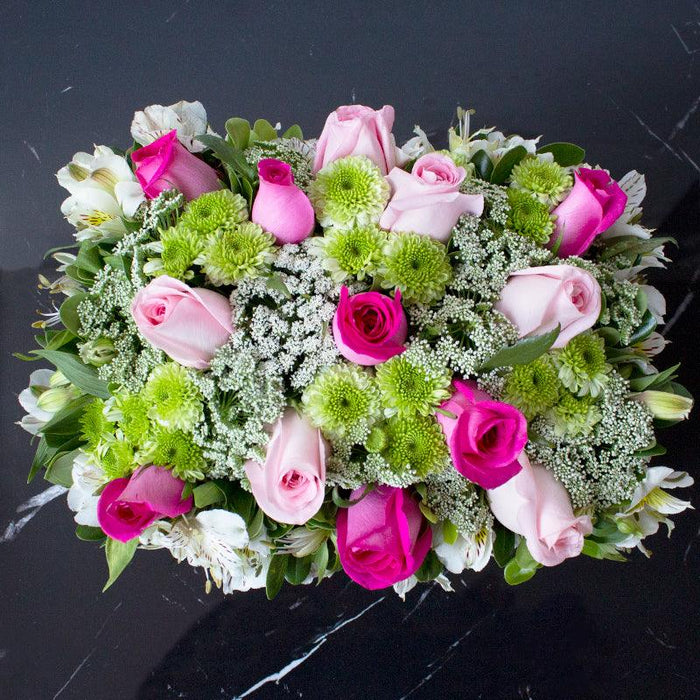 Canasta de Rosas Fuchsia y Rosadas con Encaje -PCAN021- Ponch y Caprico Envio de flores a domicilio 3