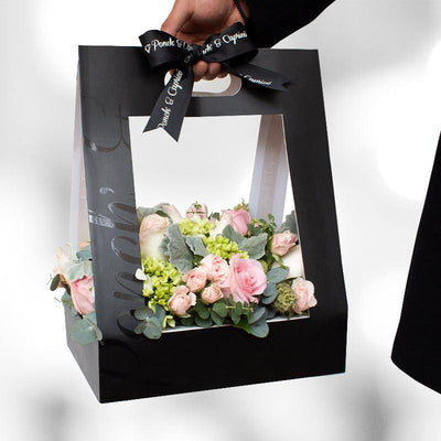 Flores en Caja tipo Canasta Rosas Rosadas, Mini Rosas (Caricia) y Hortensias -PCAN023-