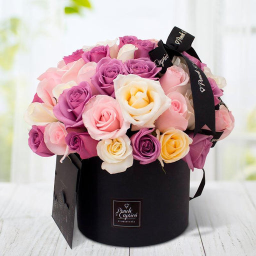 60 Rosas Lila, Rosadas y Crema en Caja. Flores a domicilio Ponch y Caprico