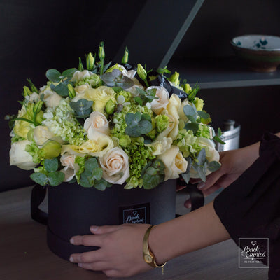 Domo de rosas y lisianthus -Crema-