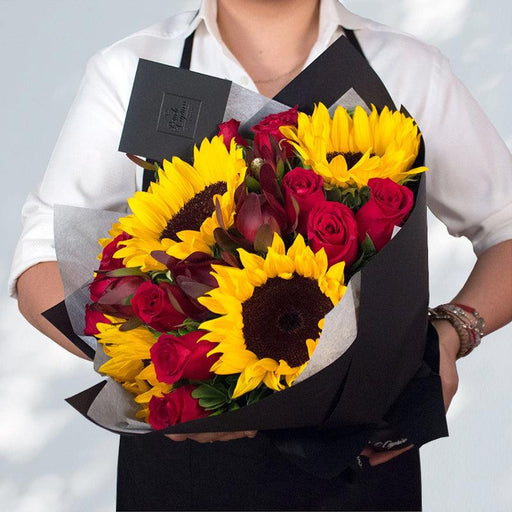 Bouquet Girasoles, Rosas Rojas y Safari. Floreria Ponch y Caprico