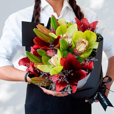 Bouquet de Orquídeas, Lillies Vino, Rosas, Minfer y Limonio
