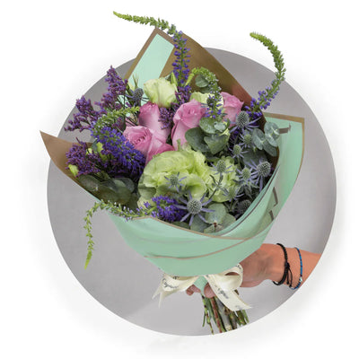 Ramillete de Rosa Lila, Lisianthus Limón y Verónica + Bunch de Globos con Helio Personalizado -SET049-