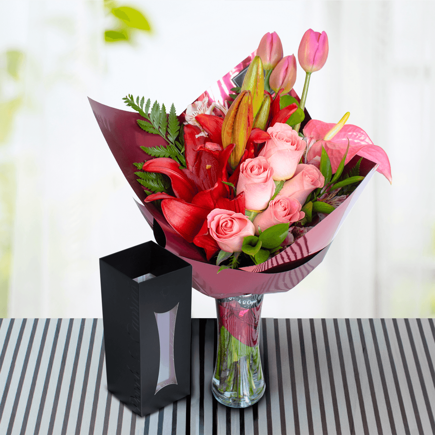 Ramo de Tulipanes, Rosas, Anturio y Lillies con Bouquet de Globos -SET028-