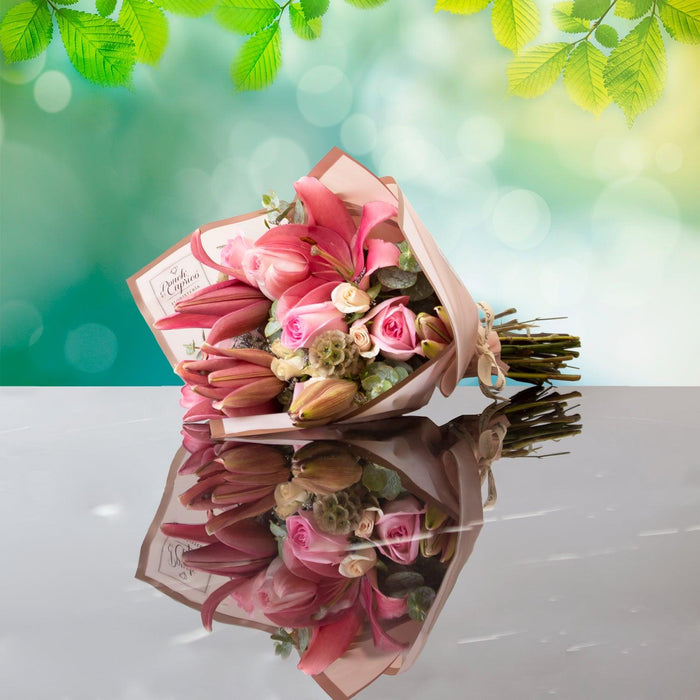 Ramillete de Rosas, Lillies, Mini Rosas y Escabiosa + Bouquet de Globos -SET027-