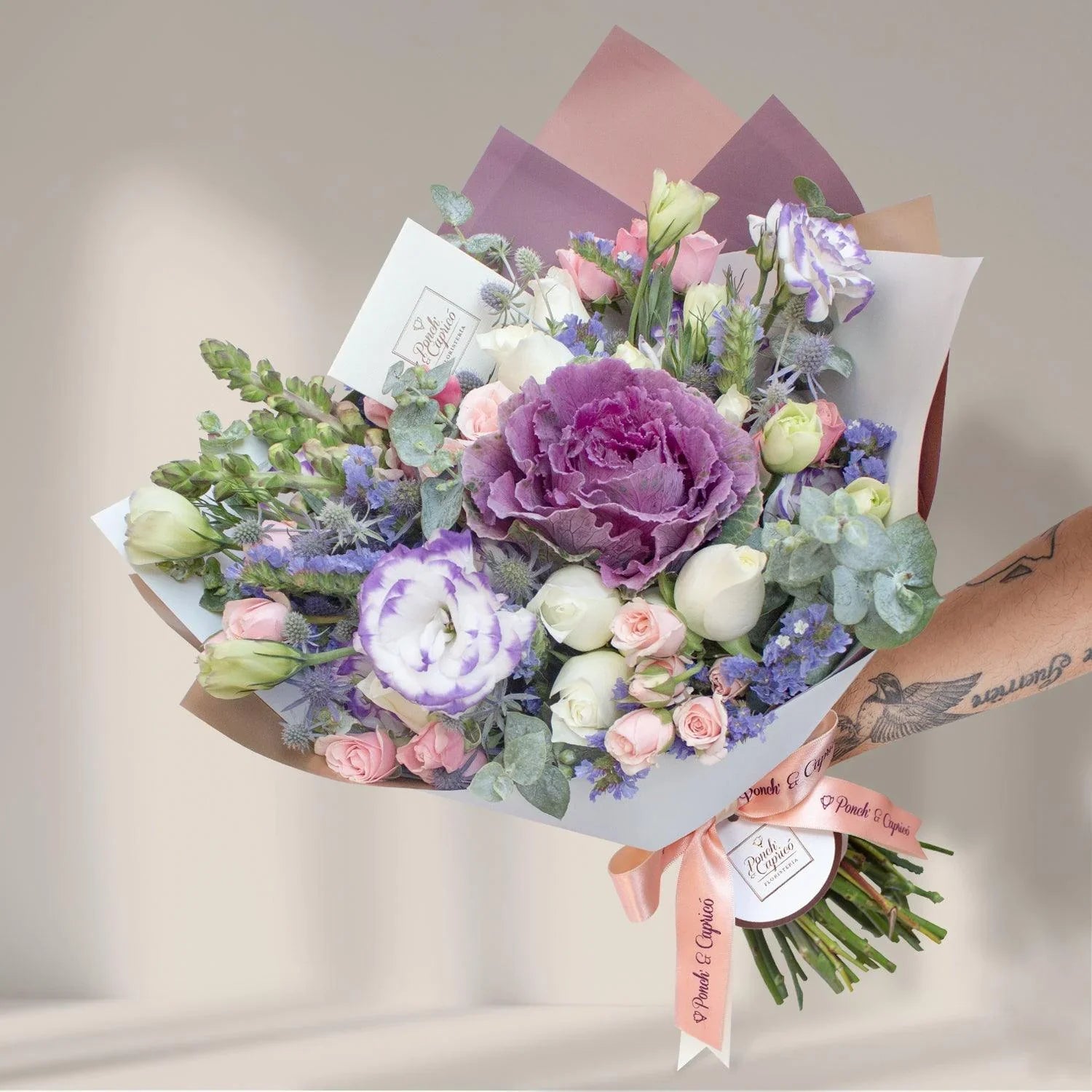 Ramo de flores de Rosas Blancas, Mini Rosas Hermosas, Mini Rosas Caric