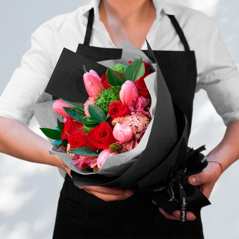 Bouquet Tulipanes y Rosas Rojas. Flores CDMX Ponch y Caprico.
